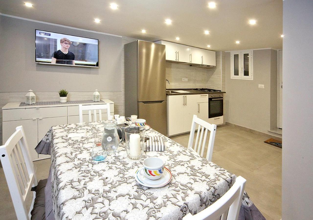 Апартаменти La Casa Di Helena Неаполь Екстер'єр фото